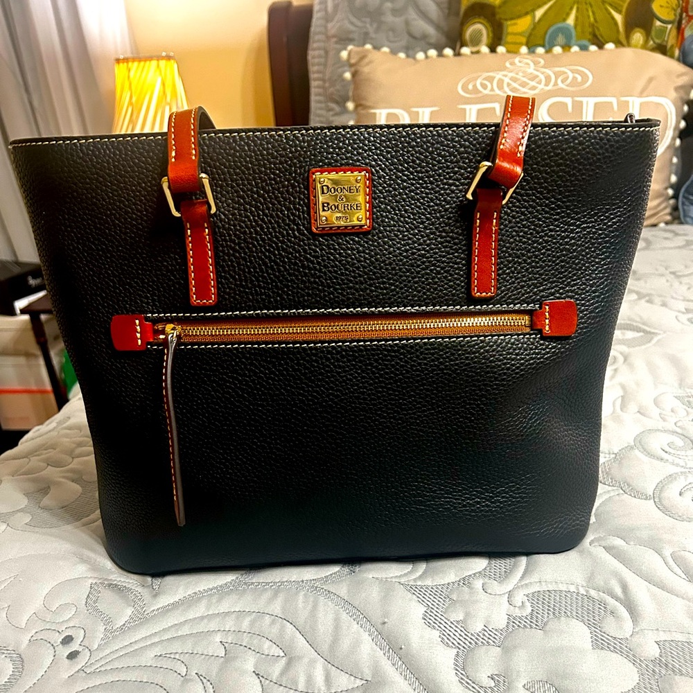 Dooney&Bourke Pebble Grain Shopper; Black